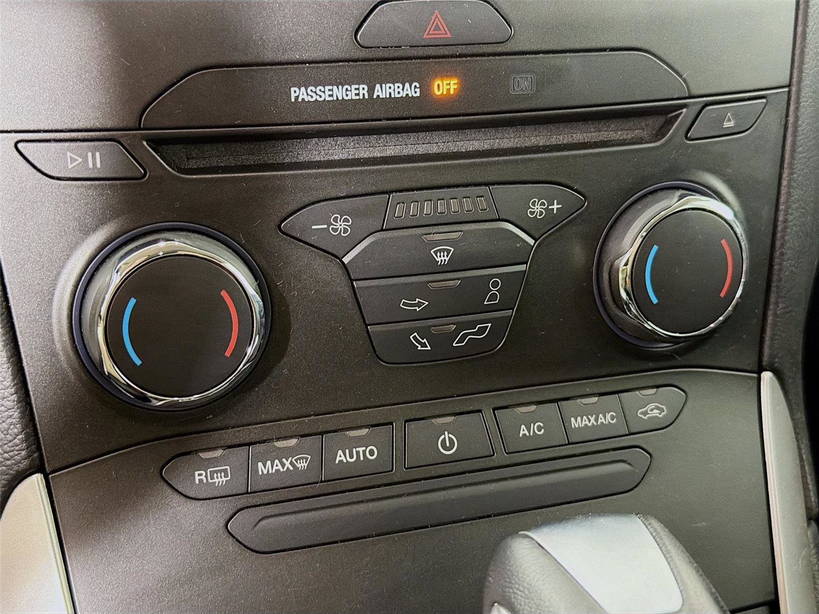 Used 2018 Ford Edge SEL w/ Class II Trailer Tow Package image 16