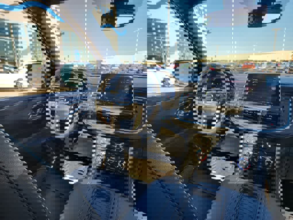 Used 2022 GMC Yukon SLT w/ SLT Luxury Package image 19