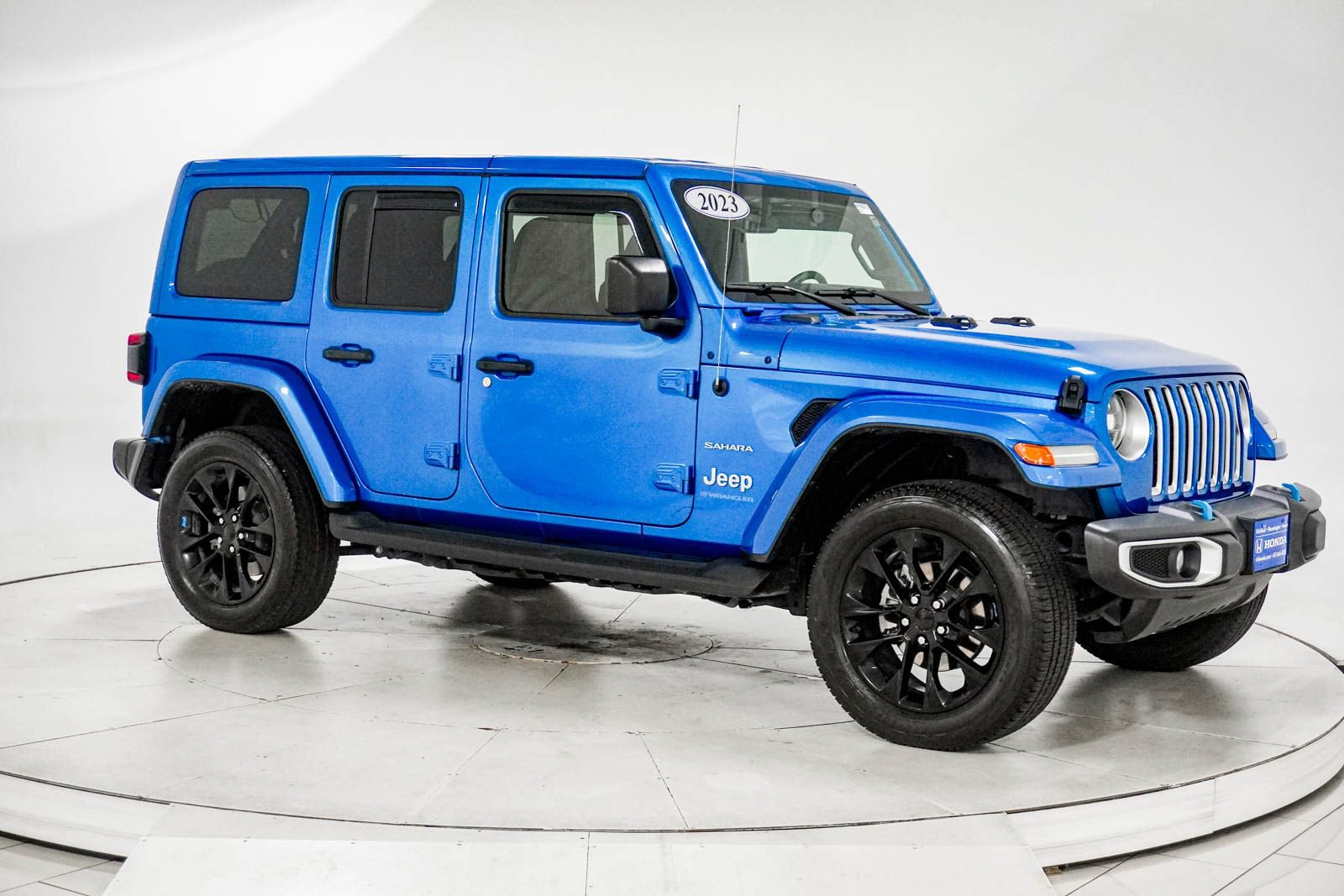 Used 2023 Jeep Wrangler Unlimited Sahara w/ Cold Weather Group AWD/4WD image 12
