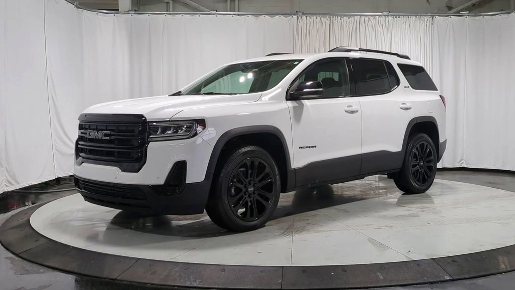 Used 2023 GMC Acadia SLE w/ Driver Convenience Package image 4