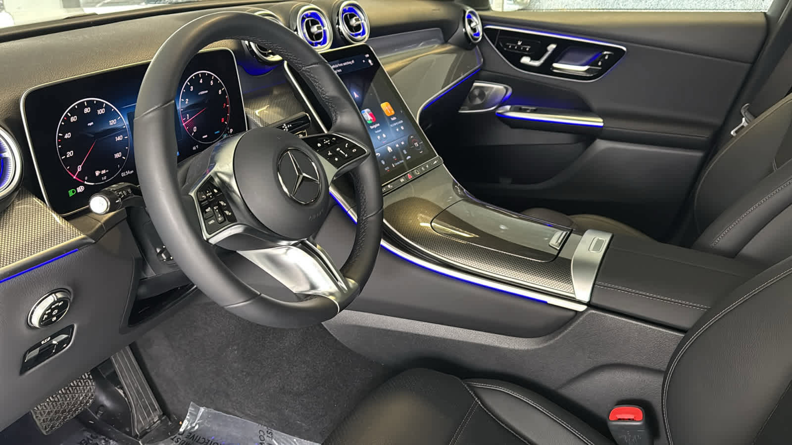 Used 2025 Mercedes-Benz GLC 300 4MATIC image 35