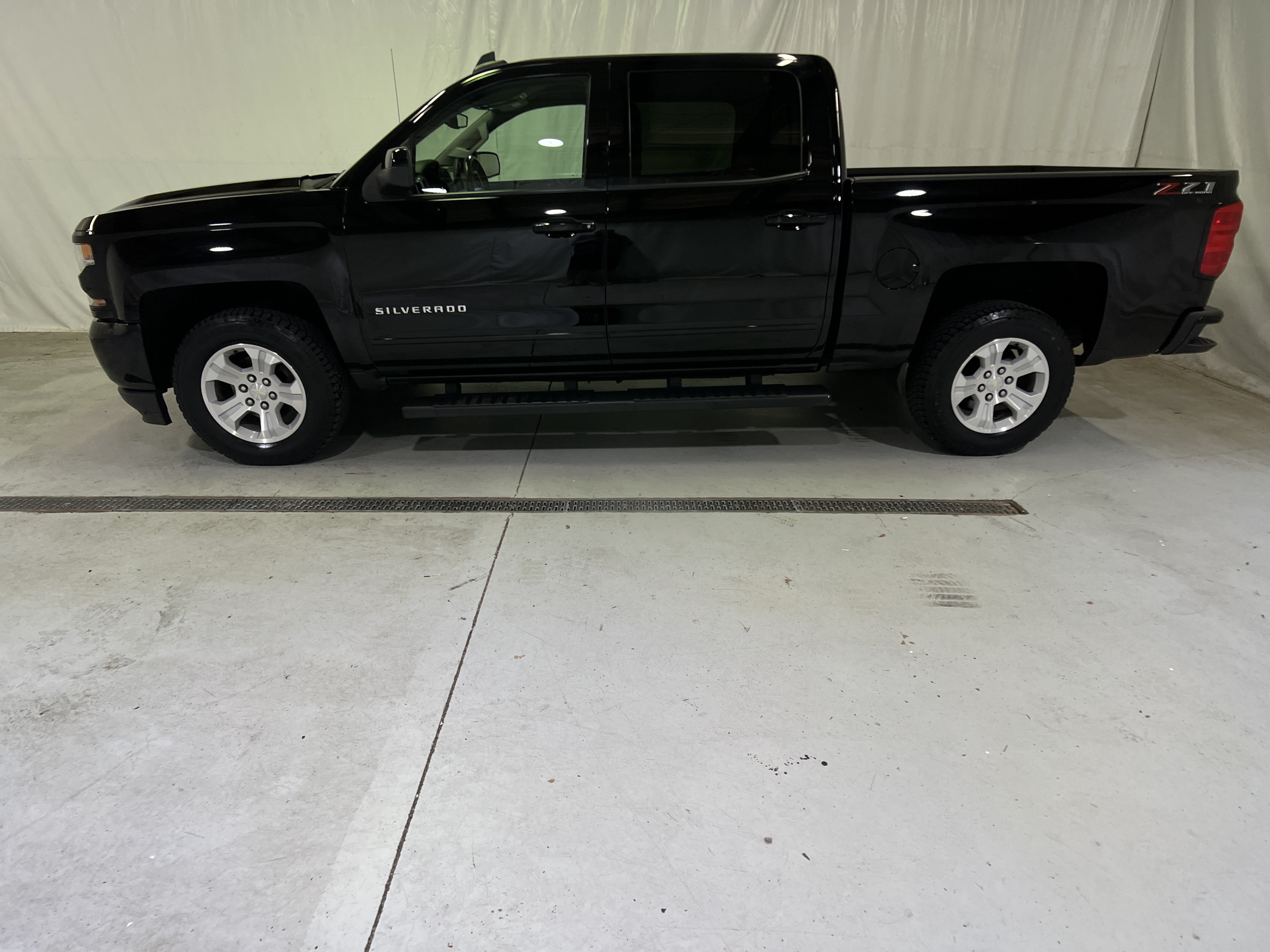Used 2018 Chevrolet Silverado 1500 LT w/ All Star Edition AWD/4WD image 7