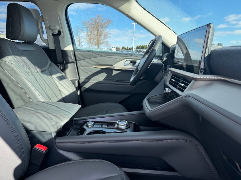New 2026 Ford Explorer Active w/ Active Comfort Package image 16