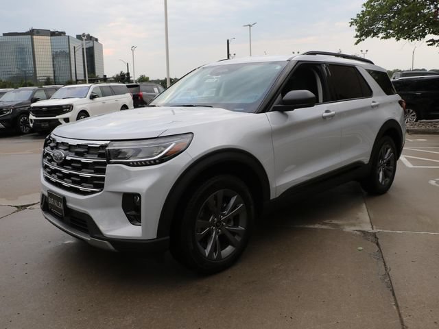 New 2026 Ford Explorer Active w/ Active Comfort Package AWD/4WD image 3