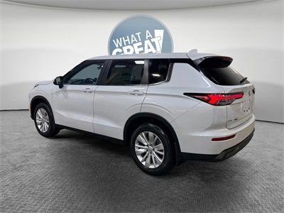 New 2026 Mitsubishi Outlander ES image 6