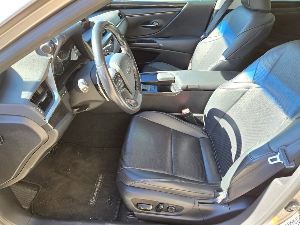 Used 2019 Lexus ES 300h w/ Accessory Package 2 image 6