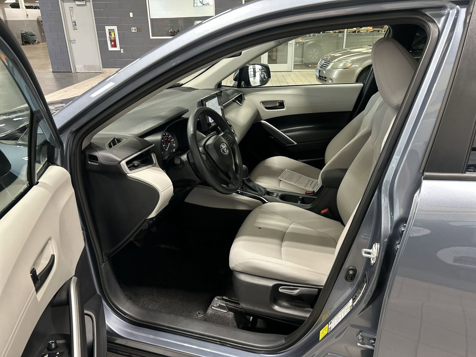 Used 2025 Toyota Corolla Cross L AWD/4WD image 10