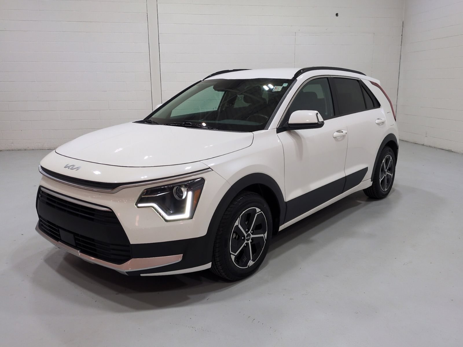 Certified 2024 Kia Niro EX FWD image 7