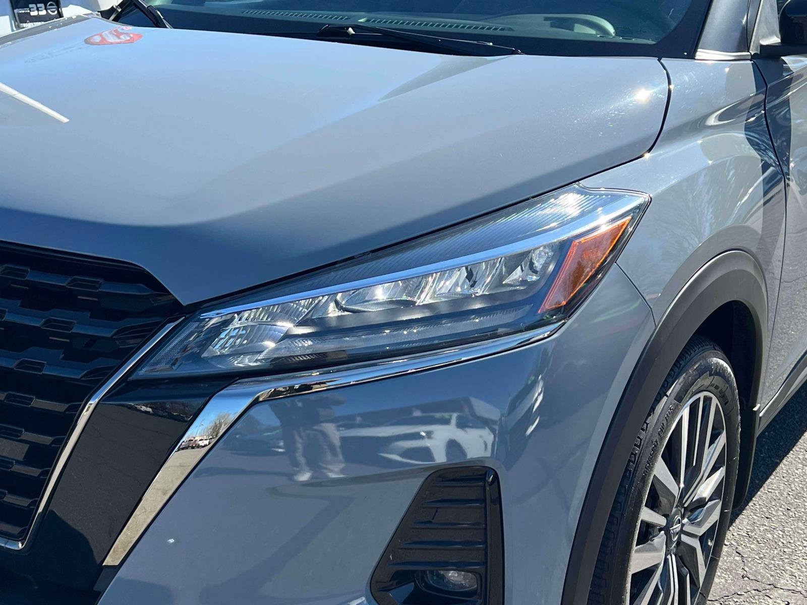Used 2023 Nissan Kicks SR w/ SR Premium Package FWD image 7