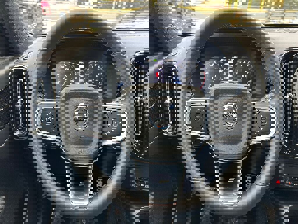 Used 2022 Volvo XC40 T5 R-Design w/ Advanced Package image 12