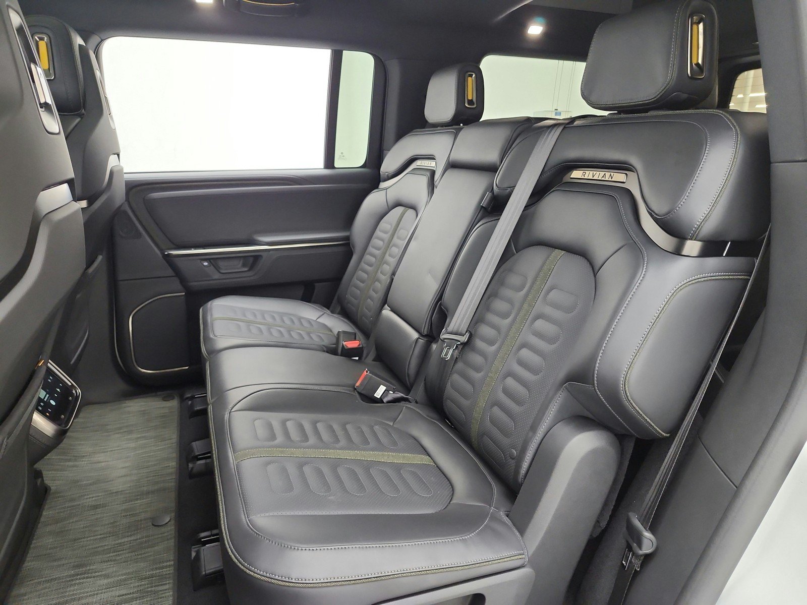 Used 2025 Rivian R1S Adventure AWD/4WD image 15