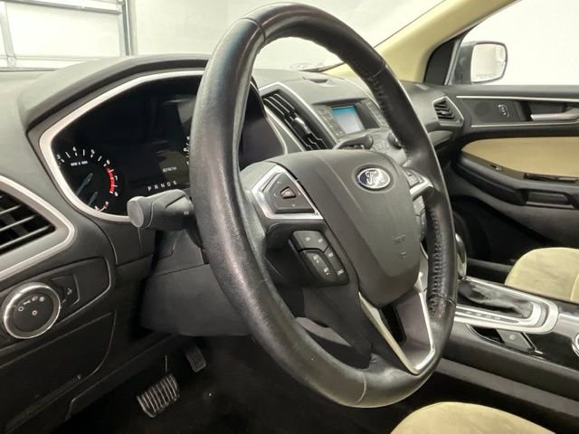 Used 2018 Ford Edge SEL image 16