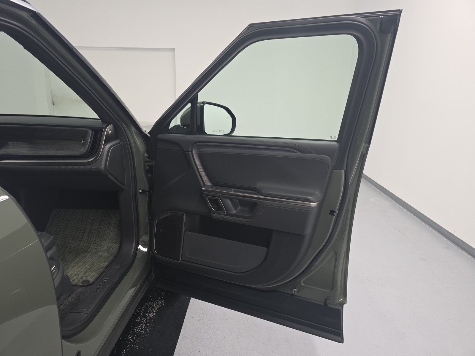 Used 2023 Rivian R1S Launch Edition AWD/4WD image 18