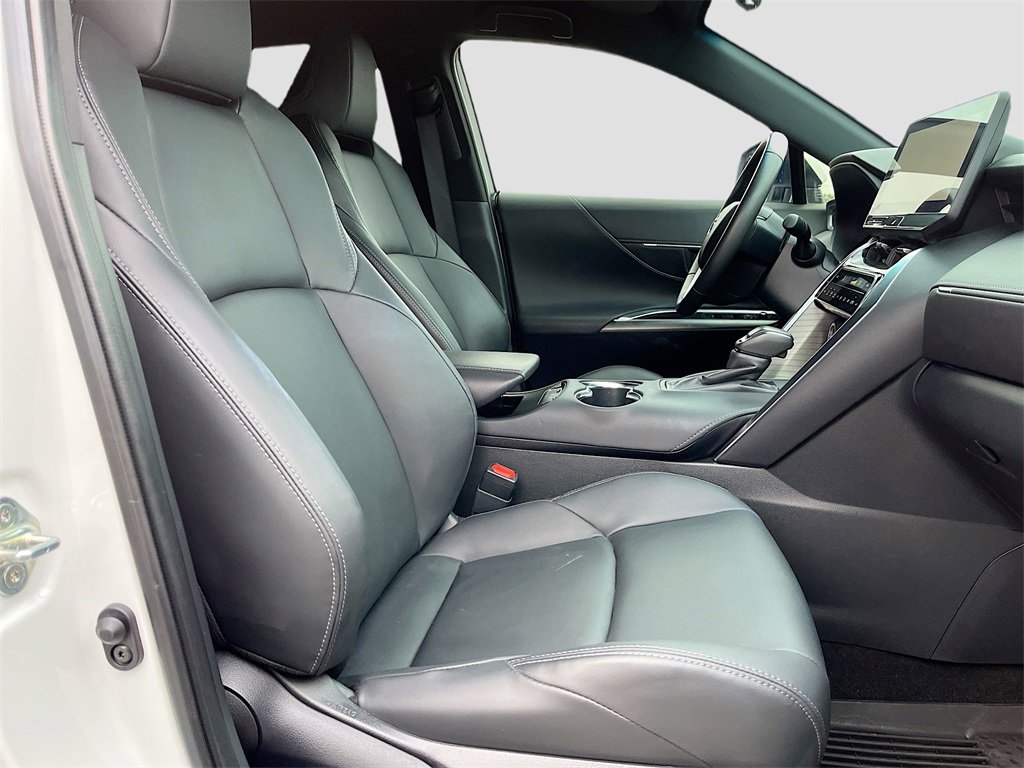 Used 2024 Toyota Venza XLE image 25