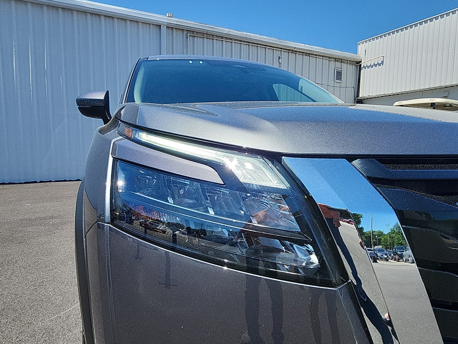 Used 2025 Nissan Pathfinder SL AWD/4WD image 12