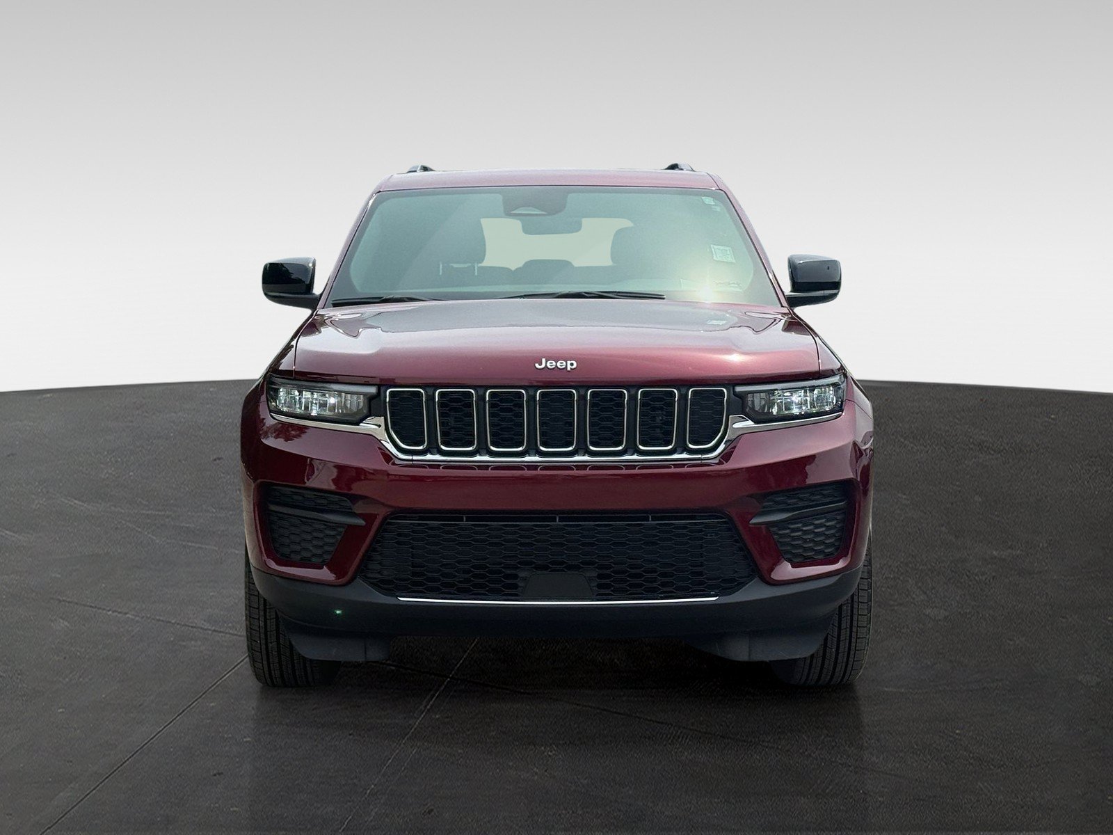 Used 2025 Jeep Grand Cherokee Laredo X w/ Luxury Tech Group I AWD/4WD image 2