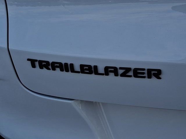 Used 2023 Chevrolet TrailBlazer RS w/ Convenience Package FWD image 34