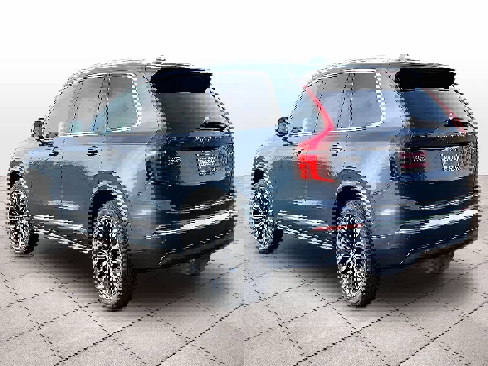 New 2026 Volvo XC90 B5 Plus w/ Protection Package image 3