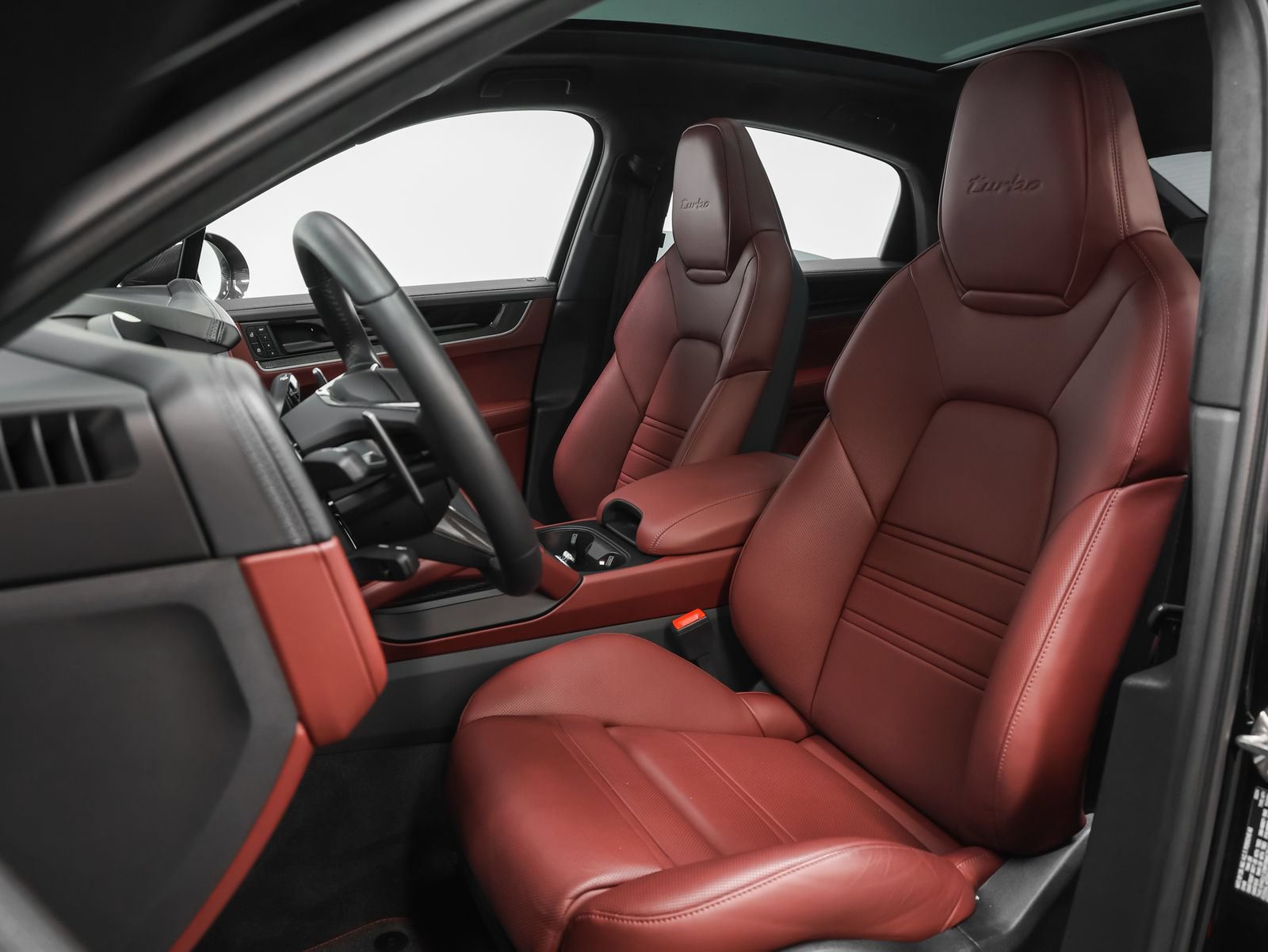 Certified 2024 Porsche Cayenne Turbo AWD/4WD image 5