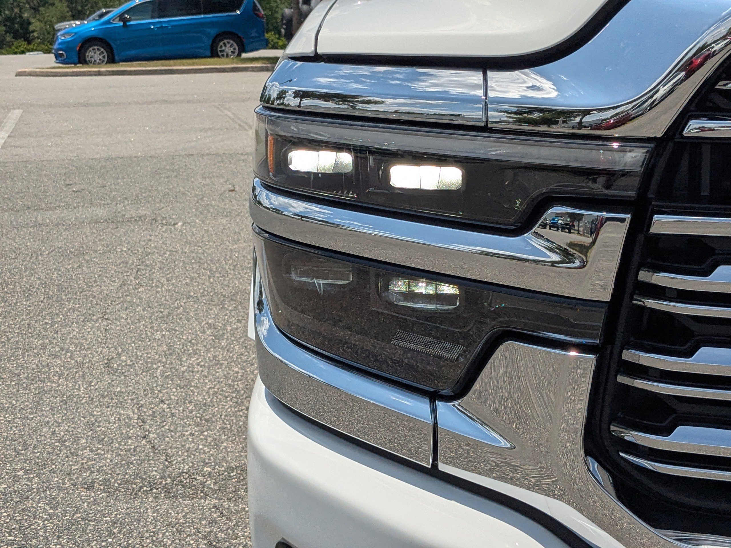 New 2026 RAM 2500 Limited AWD/4WD image 9