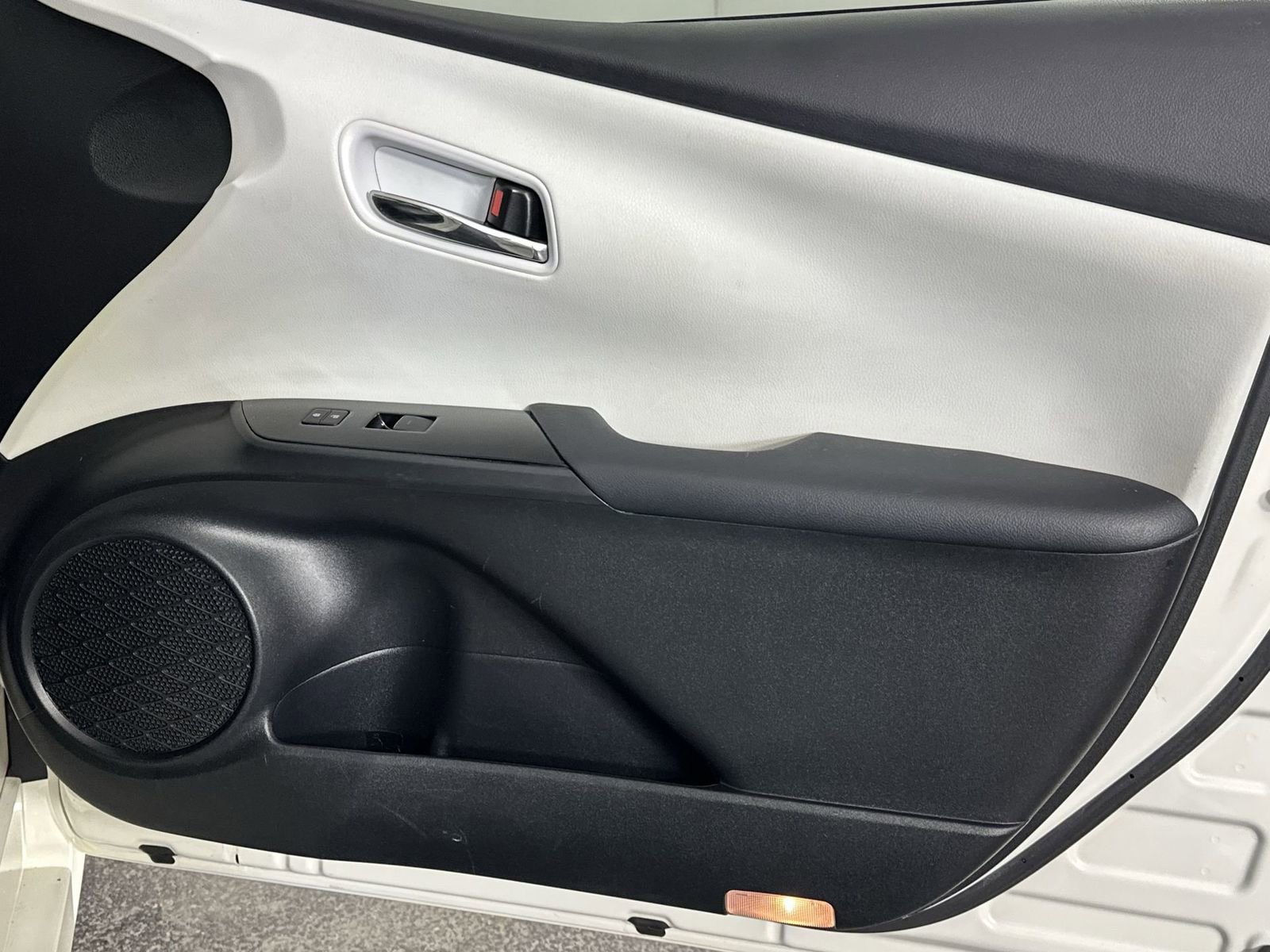 Used 2019 Toyota Prius Limited image 33