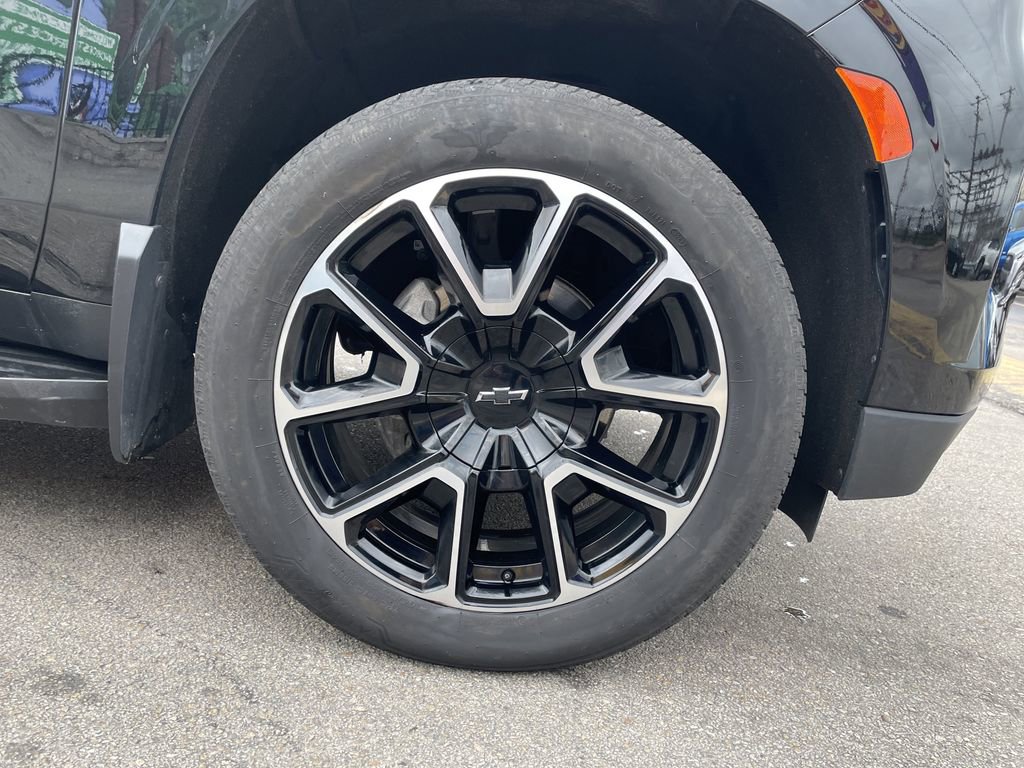 Used 2024 Chevrolet Suburban RST w/ Luxury Package AWD/4WD image 11
