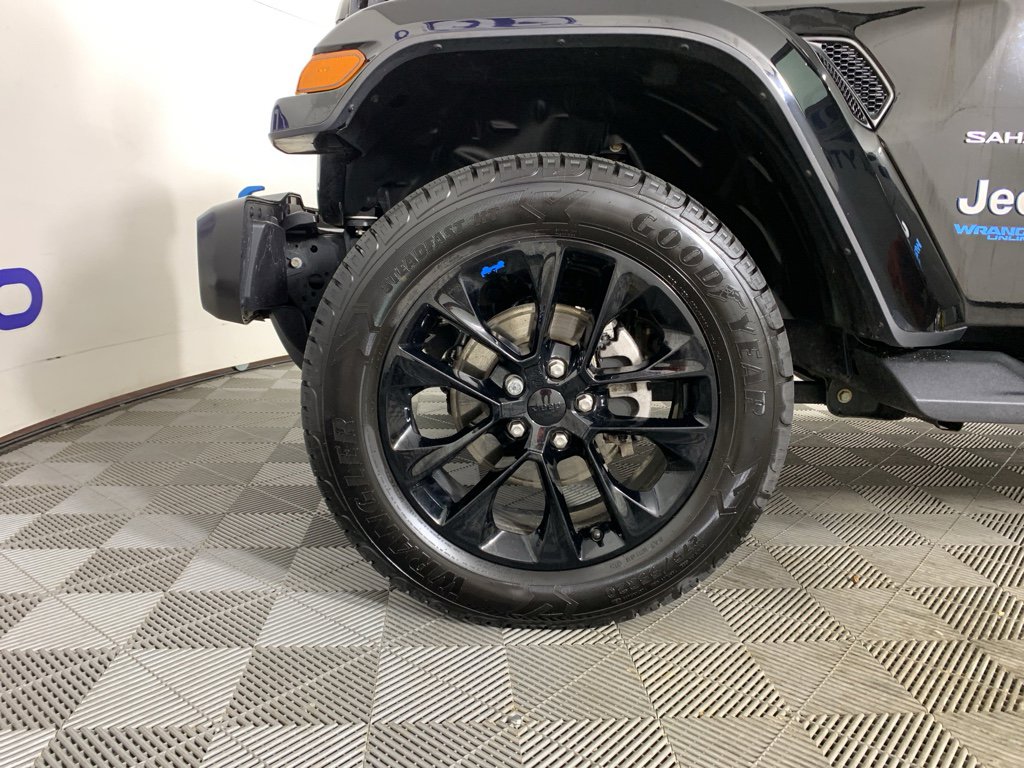 Used 2022 Jeep Wrangler Unlimited Sahara w/ Cold Weather Group image 11