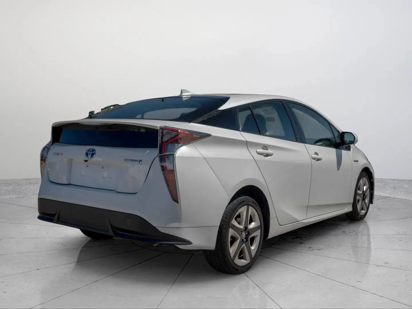 Used 2016 Toyota Prius Two image 6
