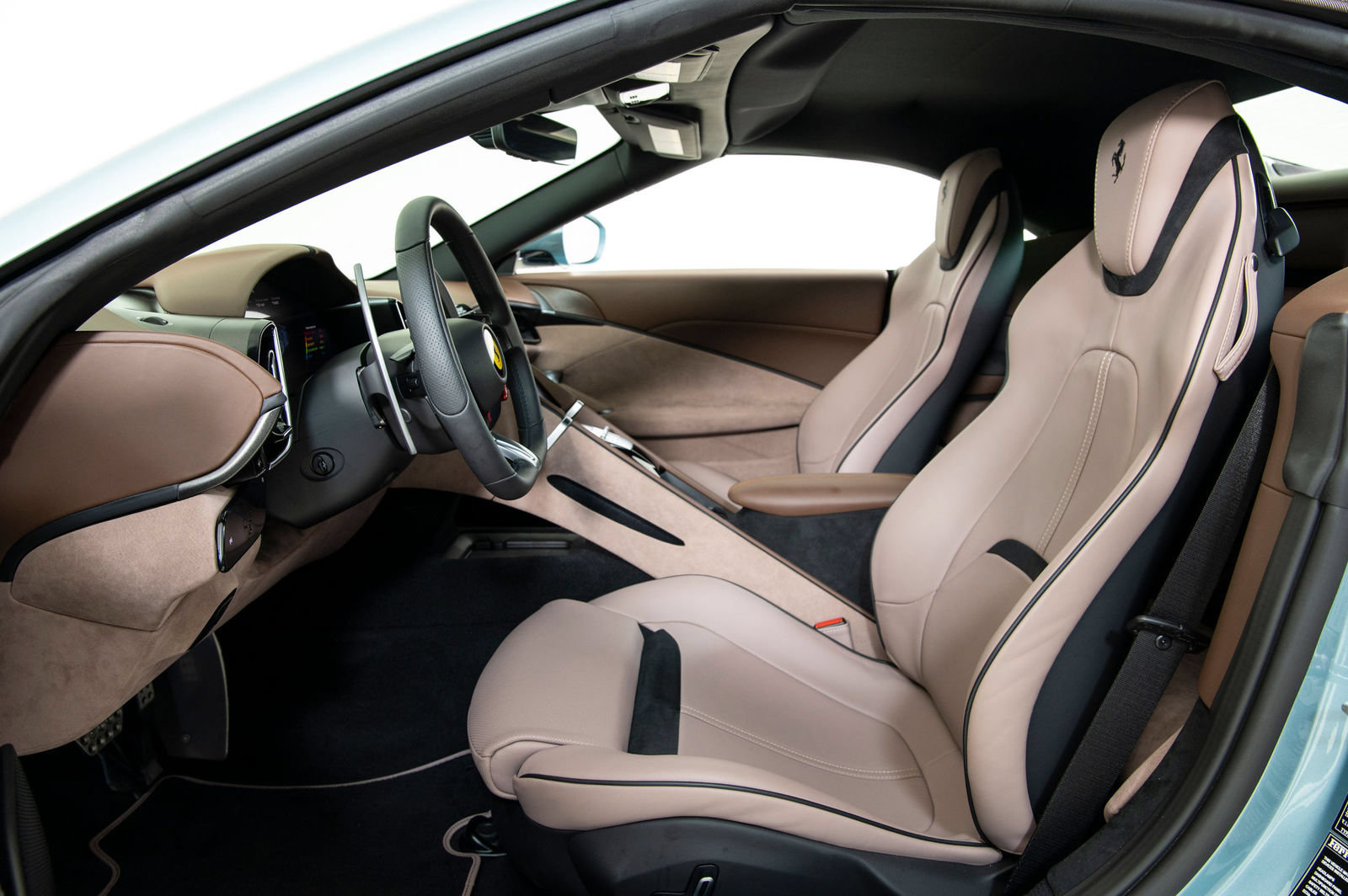 Certified 2025 Ferrari Roma Spider RWD image 5