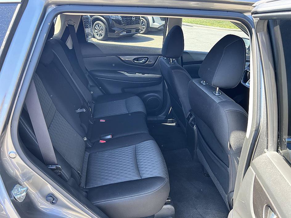 Used 2020 Nissan Rogue SV FWD image 16