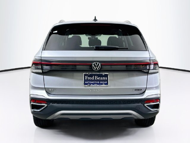 Certified 2025 Volkswagen Taos SEL AWD/4WD image 7