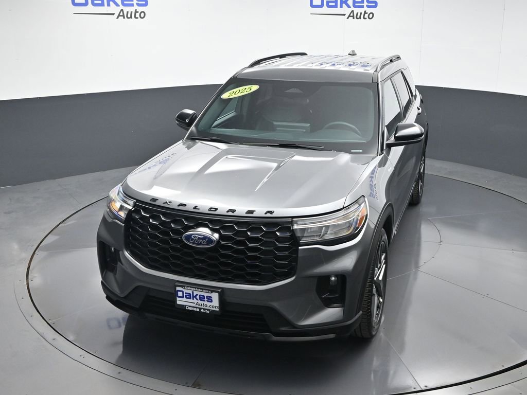 Used 2025 Ford Explorer ST-Line w/ ST-Line Street Pack image 53
