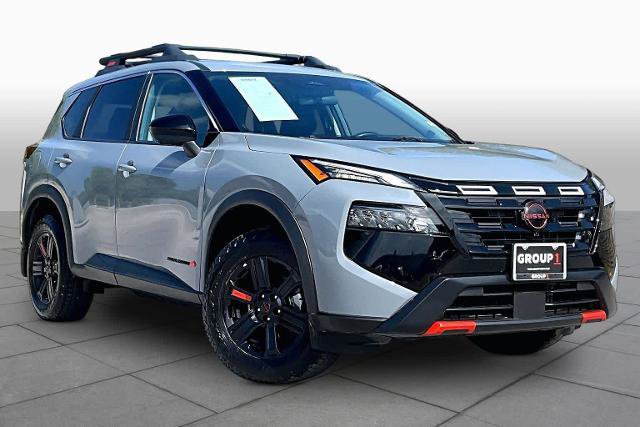 Certified 2025 Nissan Rogue SV AWD/4WD image 3