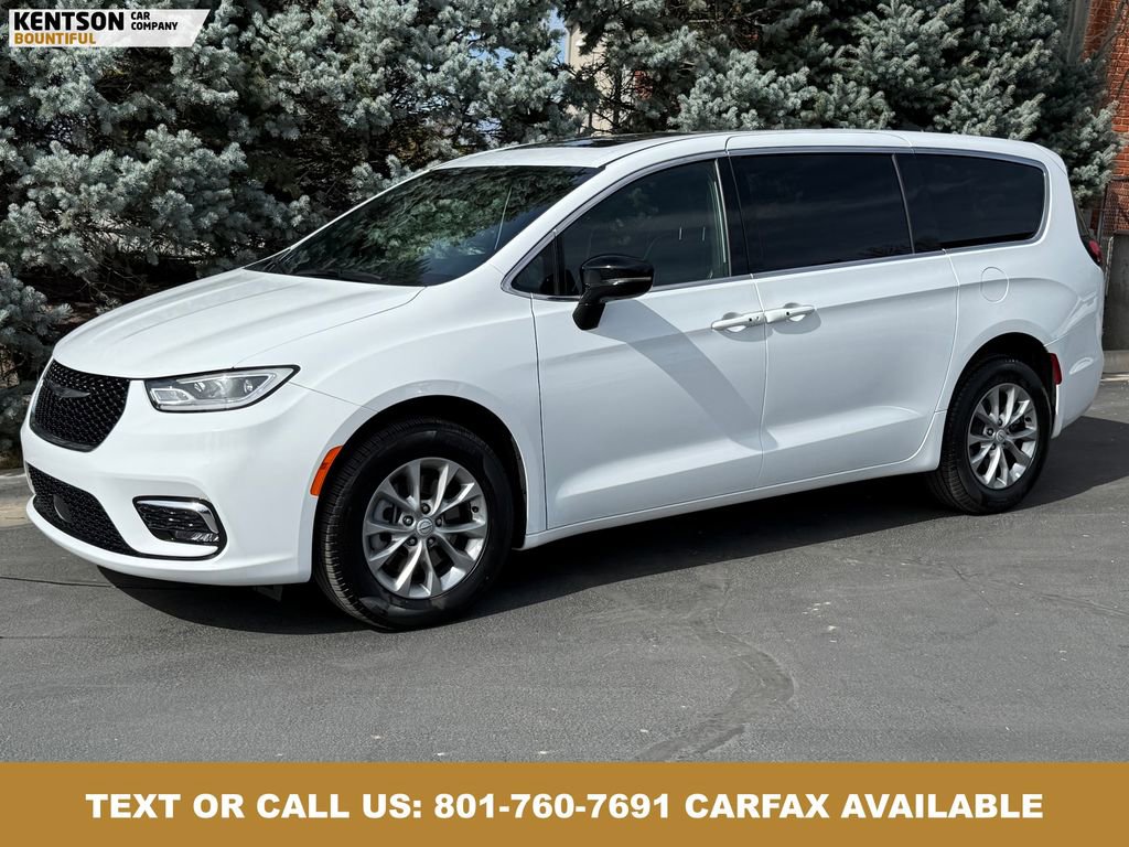 Used 2026 Chrysler Pacifica Limited AWD/4WD image 1
