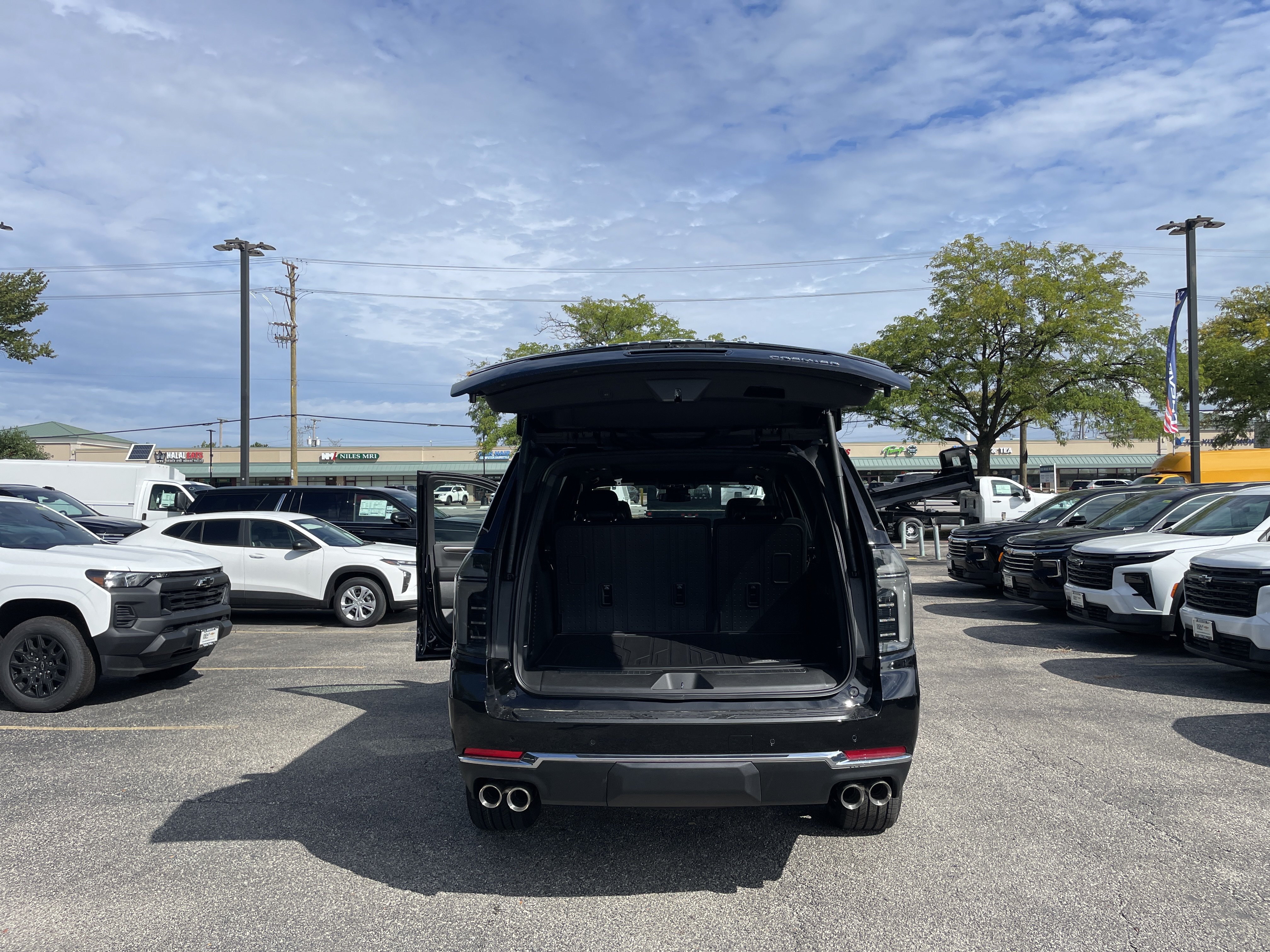 New 2026 Chevrolet Suburban Premier w/ Sun And Tow Package AWD/4WD image 10