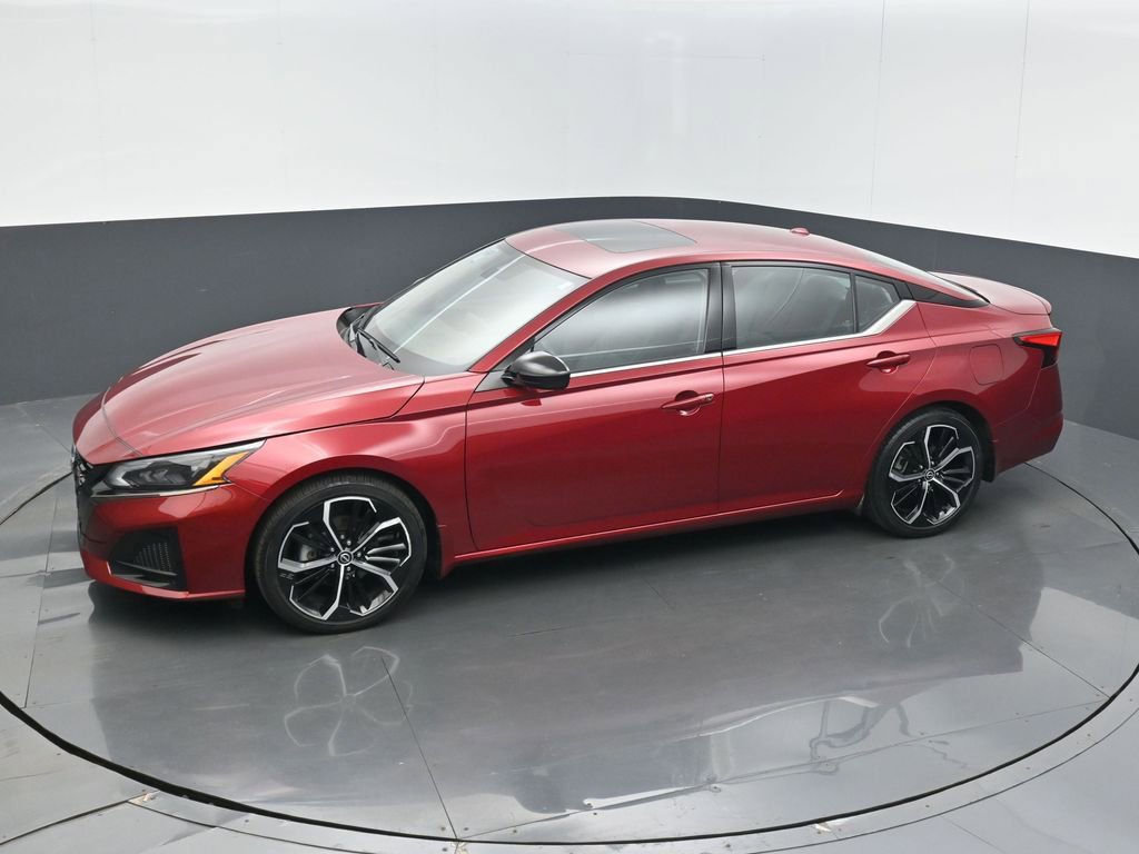 Used 2023 Nissan Altima 2.5 SR w/ SR Premium Package image 12