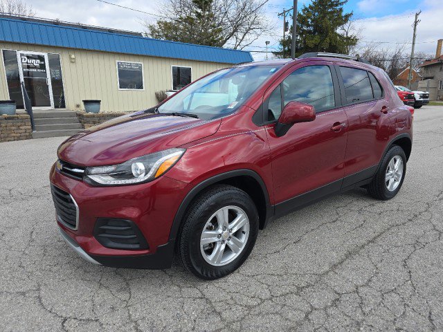 Used 2022 Chevrolet Trax LT w/ LT Convenience Package image 2