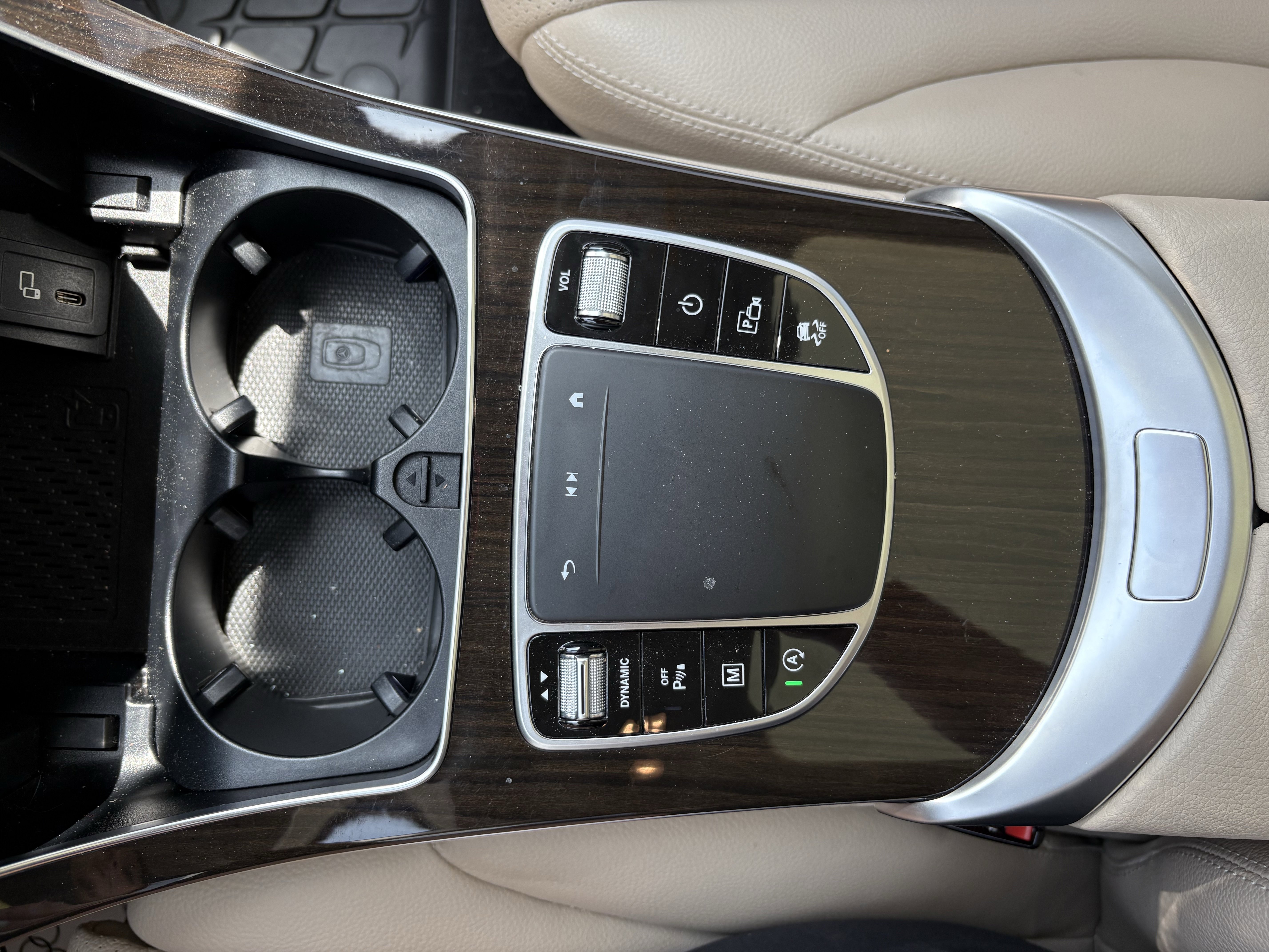 Used 2021 Mercedes-Benz GLC 300 4MATIC w/ Premium Package image 11