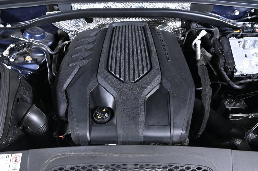 Used 2023 Porsche Macan AWD/4WD image 26