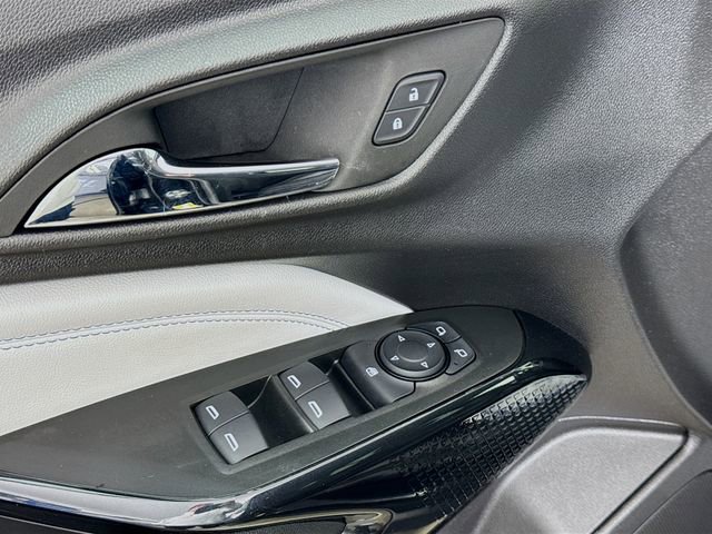 Used 2025 Chevrolet Trax LT w/ LT Convenience Package image 18