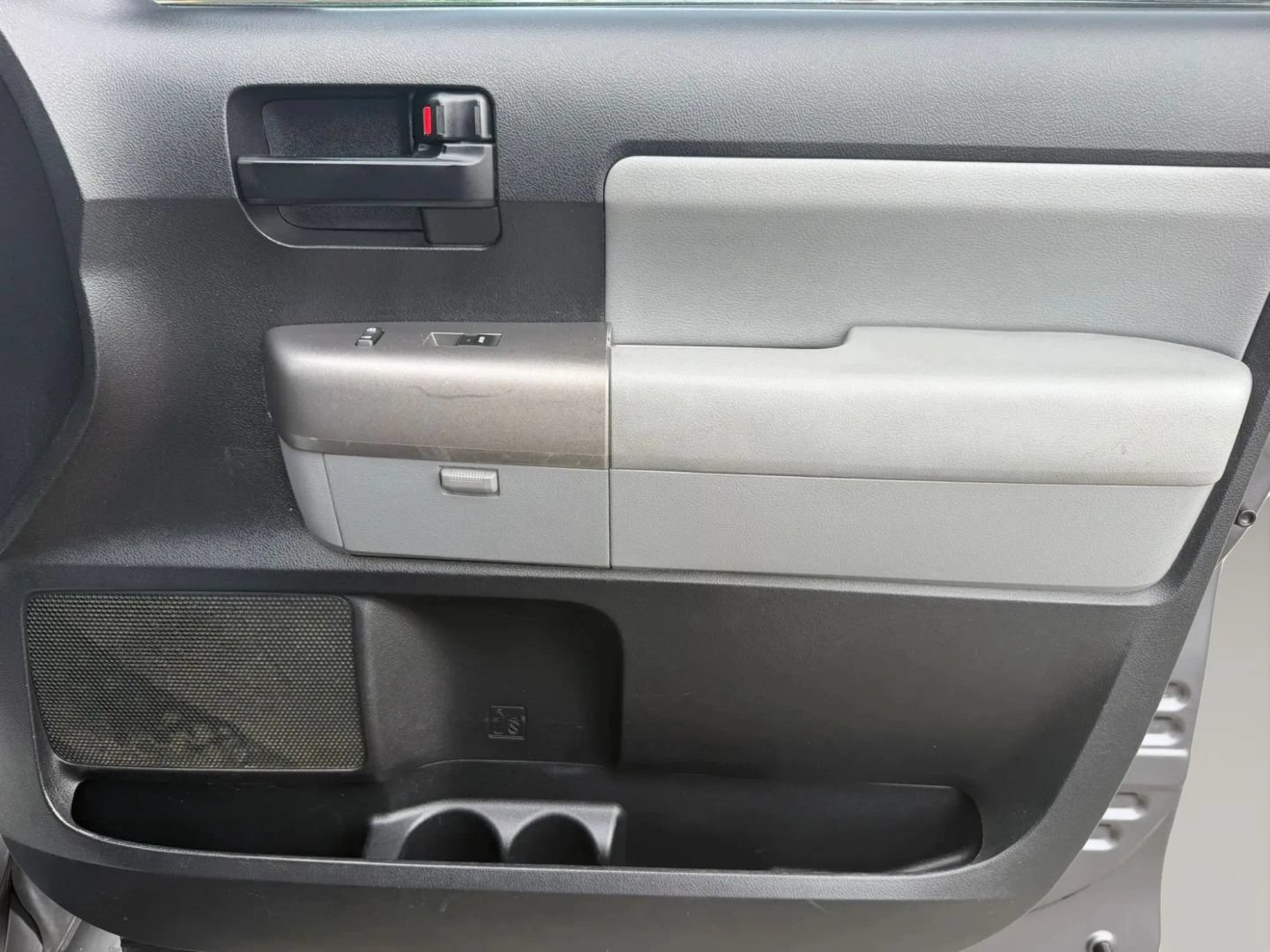 Used 2013 Toyota Sequoia SR5 RWD image 15