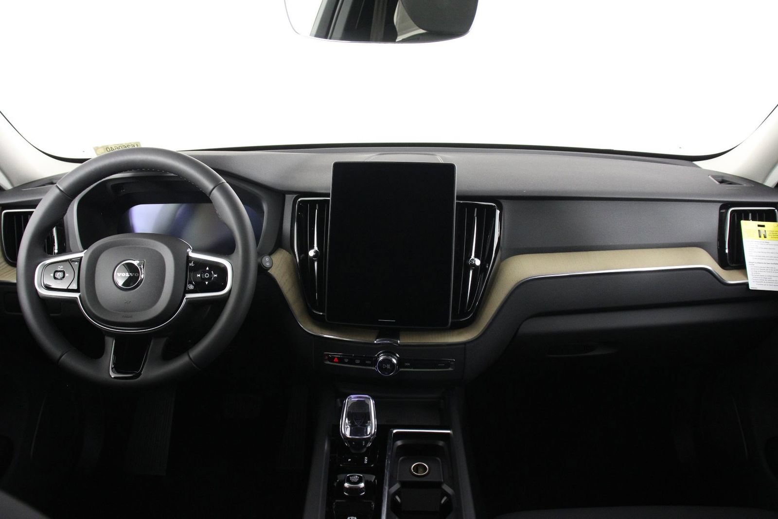 New 2026 Volvo XC60 B5 Plus w/ Climate Package PRO AWD/4WD image 5