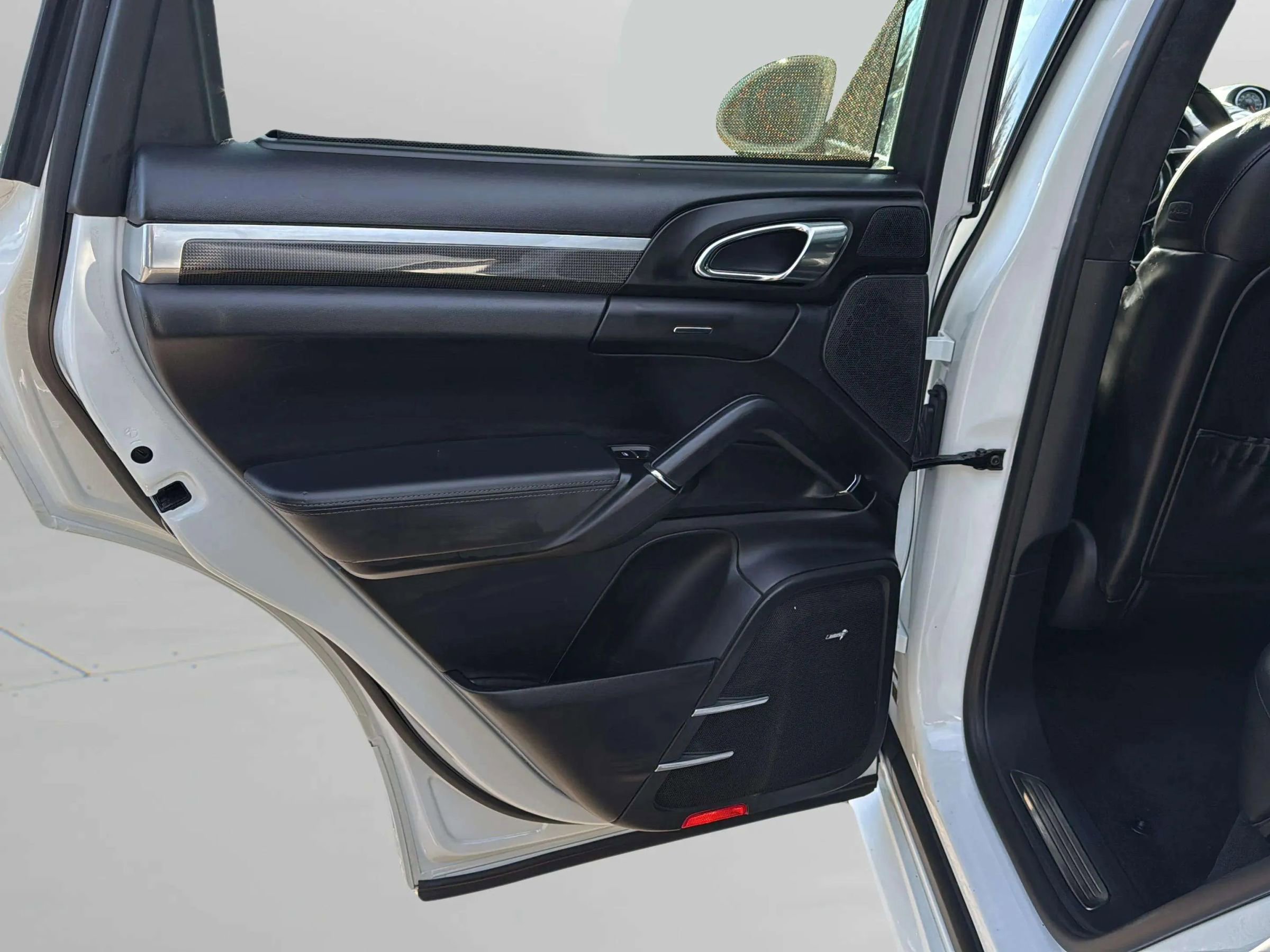 Used 2016 Porsche Cayenne GTS w/ Premium Package Plus image 29