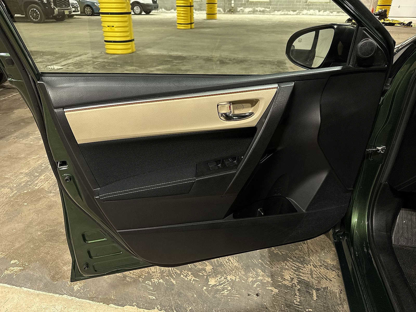 Used 2014 Toyota Corolla LE FWD image 28