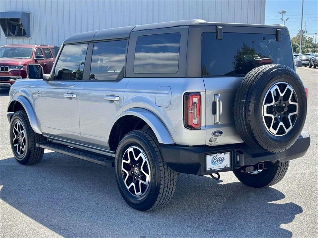 Used 2022 Ford Bronco Outer Banks image 3