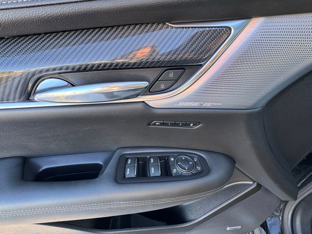 Used 2024 Cadillac XT6 Sport w/ LPO, ONYX Package image 12