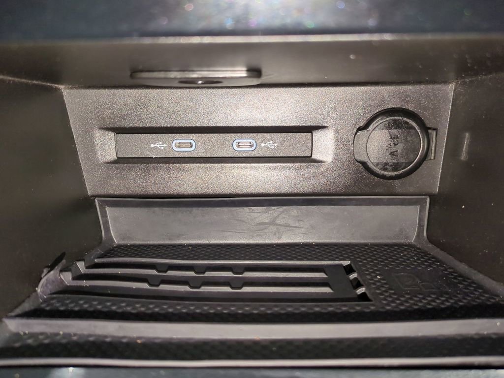 Used 2025 Volkswagen Taos SEL image 28