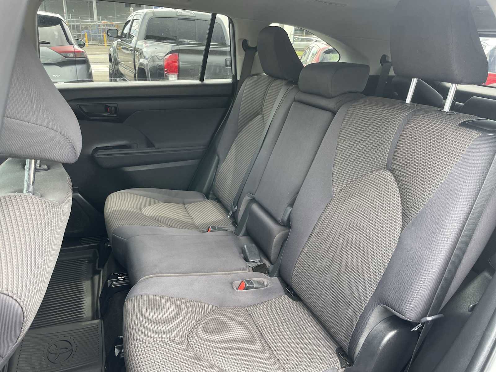 Used 2023 Toyota Highlander L FWD image 23