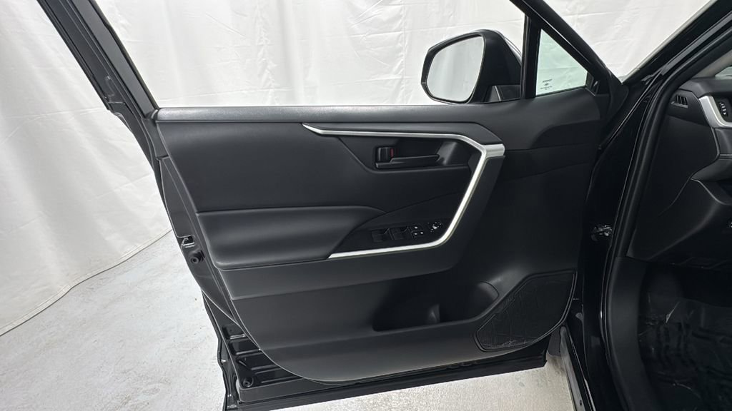 Used 2024 Toyota RAV4 LE image 18