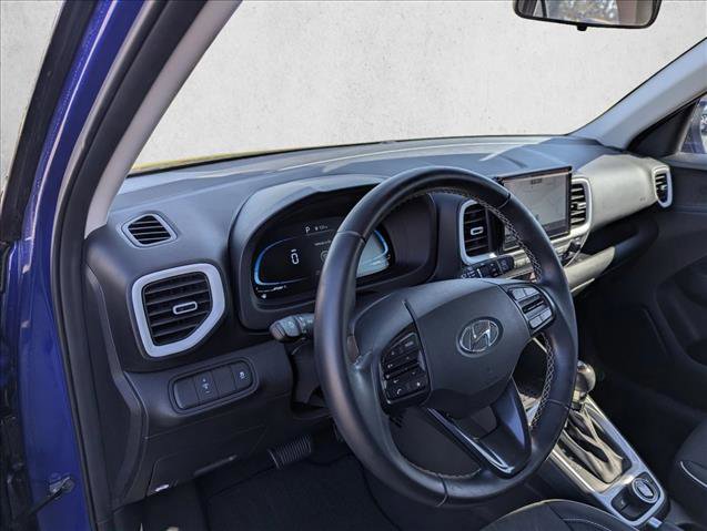 Used 2023 Hyundai Venue Limited image 11